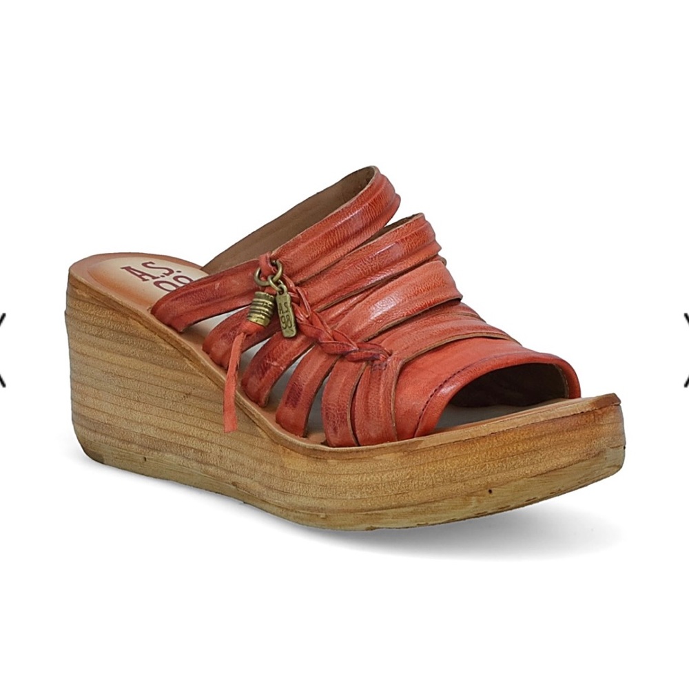 AS98 Nicolls Wedge Rust gorgeous sandals Size 40 Brand New